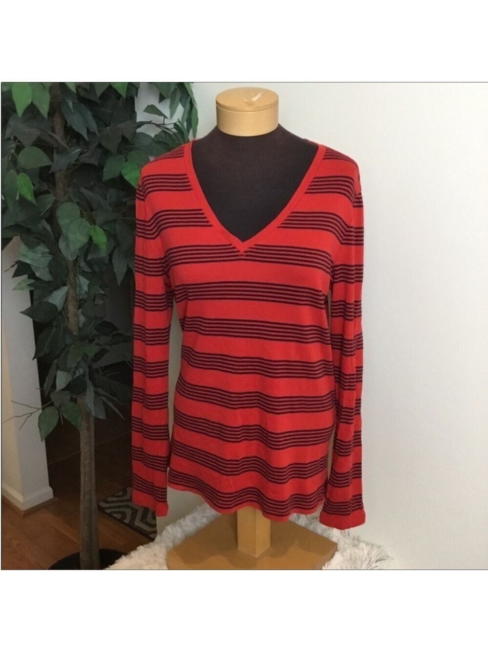 GAP the Bowery super soft v neck long sleeve tee Woman’s size XL